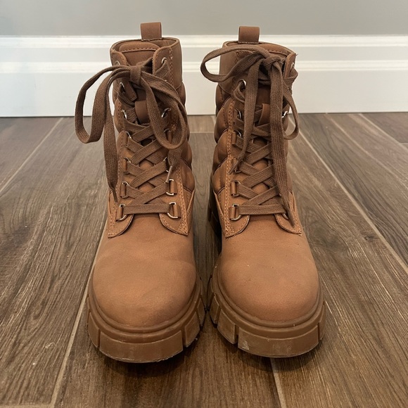 Womens Boots - Picture 2 of 4